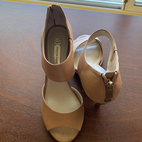 INC INTERNATIONAL CONCEPT shoes in tan color Size 6M - Picture 4 of 9